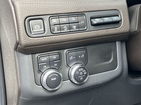 Used 2022 GMC Yukon XL Denali AWD/4WD image 34