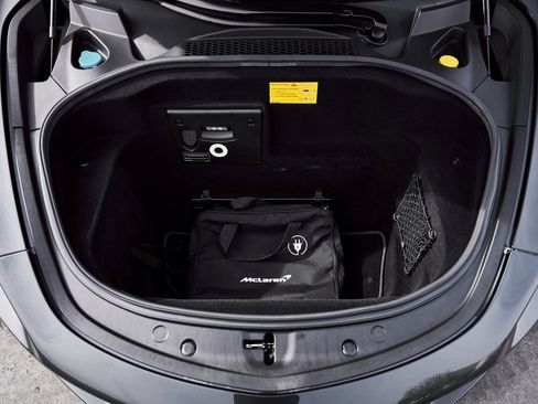 Used 2023 McLaren Artura image 18