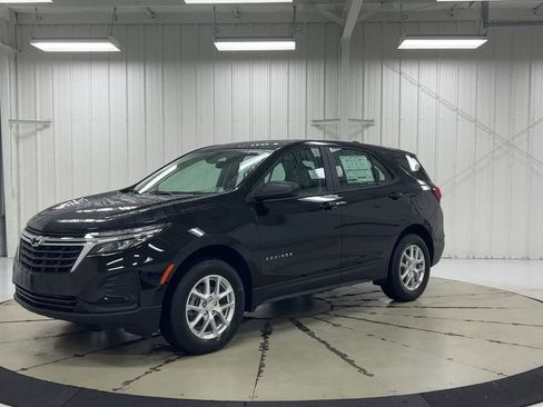 Used 2023 Chevrolet Equinox LS AWD/4WD image 4