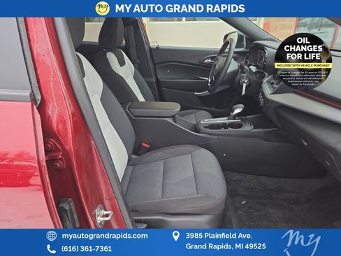 Used 2024 Chevrolet Trax RS image 25