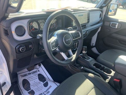 Certified 2025 Jeep Wrangler Sahara image 15