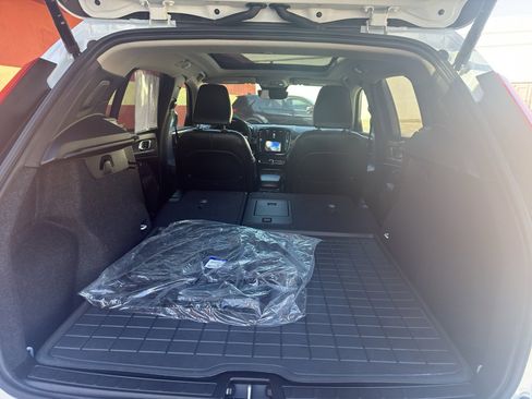 Used 2024 Volvo XC40 B5 Core w/ Protection Package Premier image 28