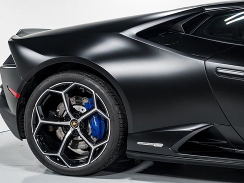 Used 2022 Lamborghini Huracan EVO RWD image 47