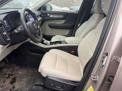 Certified 2023 Volvo XC40 B5 Plus w/ Driver Assist Package image 4