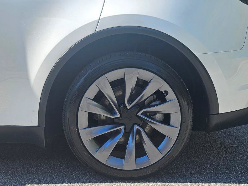 Used 2026 Tesla Model Y AWD image 19