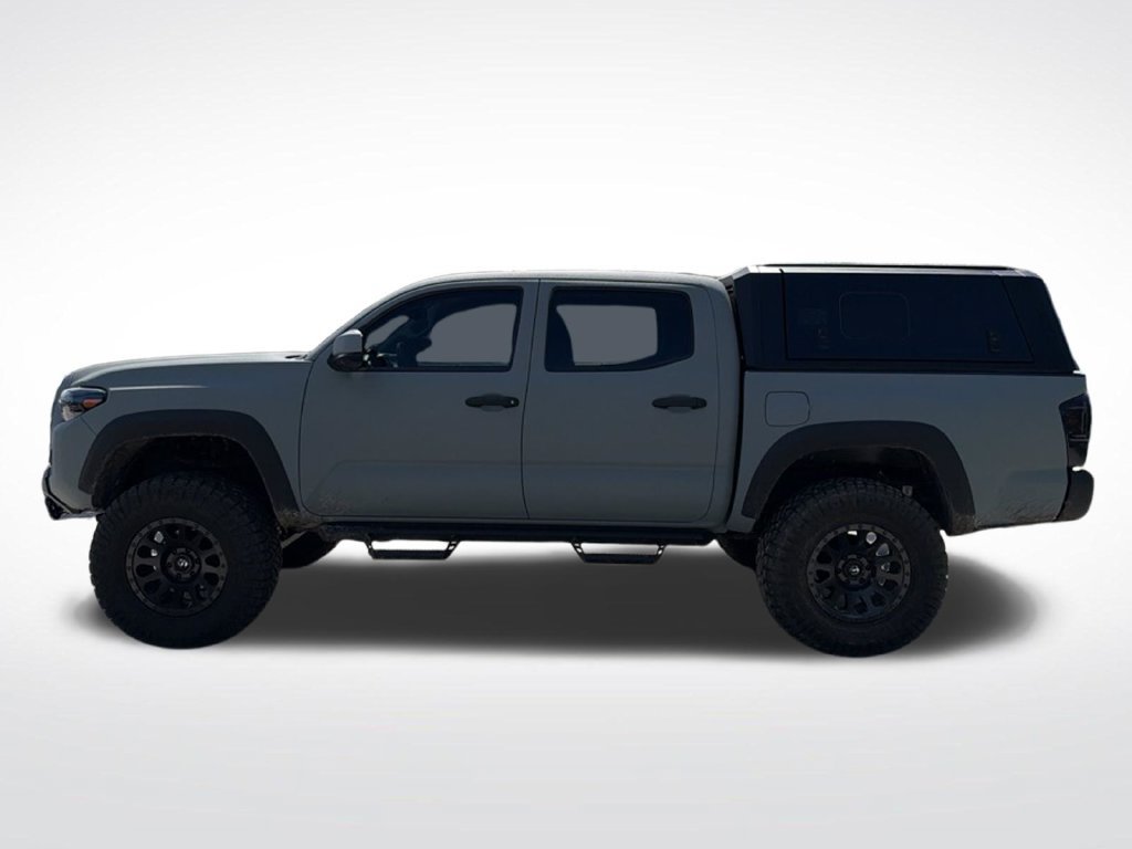 Used 2018 Toyota Tacoma SR5 AWD/4WD image 8