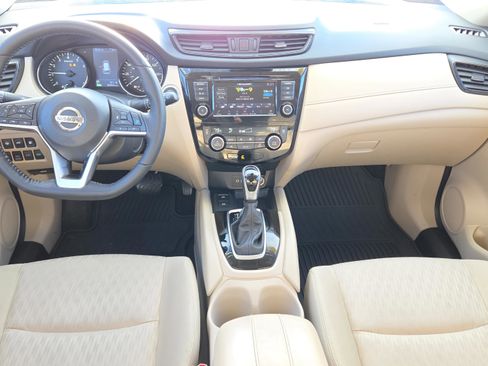 Used 2020 Nissan Rogue SV w/ Premium Package image 13