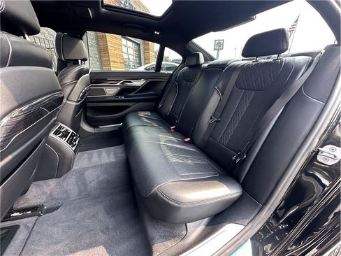 Used 2022 BMW 750Li xDrive AWD/4WD image 16