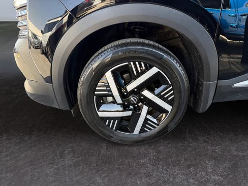 Used 2025 Nissan Kicks SV FWD image 15