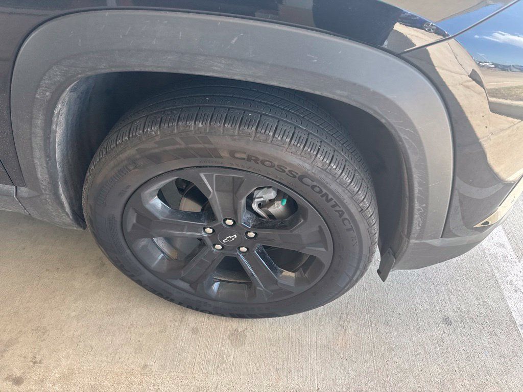 Used 2025 Chevrolet Equinox LT w/ Safety and Technology Package FWD image 4