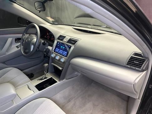 Used 2011 Toyota Camry LE FWD image 17