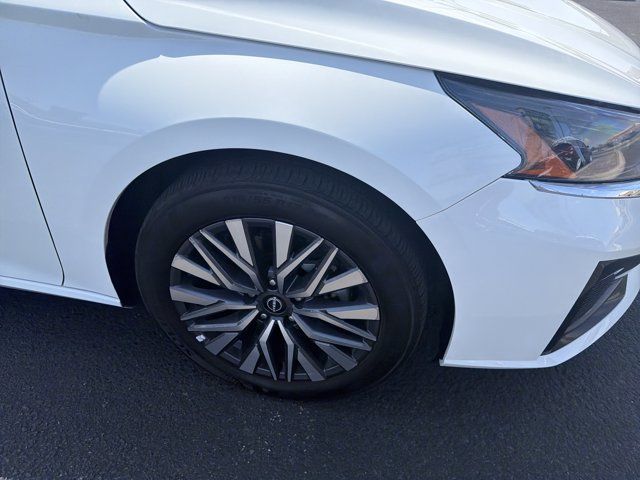 Used 2025 Nissan Altima 2.5 SV FWD image 4