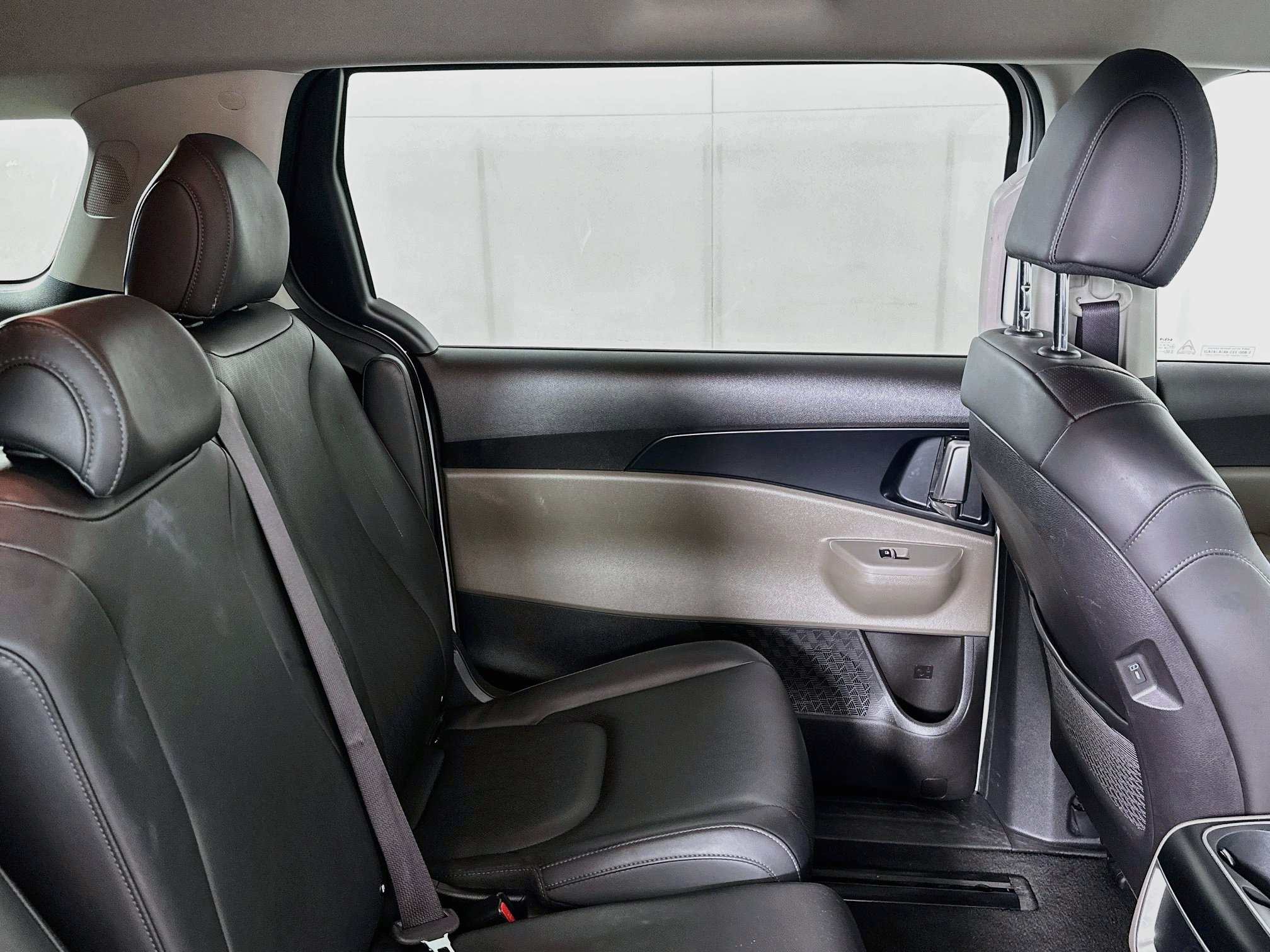 Used 2026 Kia Carnival FWD image 26