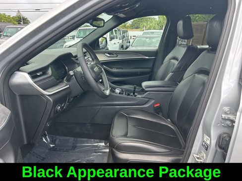 Certified 2024 Jeep Grand Cherokee Limited w/ Black Appearance Package RWD image 11
