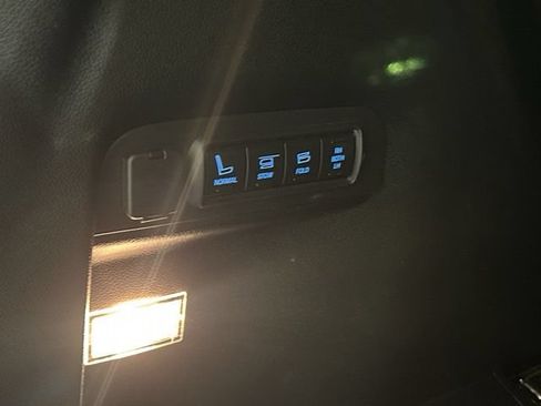 Used 2018 Ford Explorer Limited w/ Equipment Group 301A AWD/4WD image 37