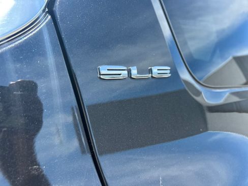 Used 2023 GMC Acadia SLE w/ Driver Convenience Package FWD image 40