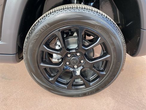 Used 2025 Jeep Compass Latitude w/ Altitude Special Edition image 40