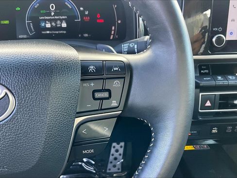 Used 2025 Toyota Camry SE FWD image 24