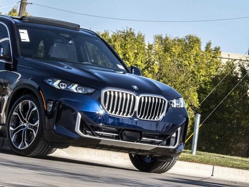 New 2026 BMW X5 xDrive50e w/ Executive Package image 3