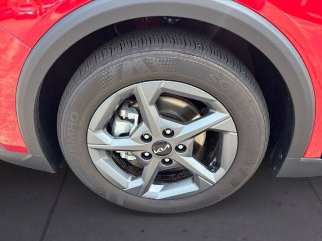 Certified 2025 Kia K4 FWD image 9
