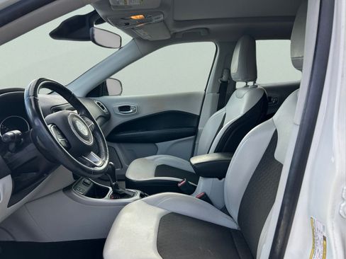 Certified 2020 Jeep Compass Latitude FWD image 9