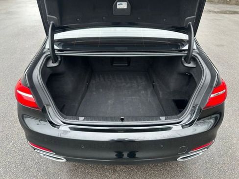 Used 2018 BMW 750i xDrive image 25