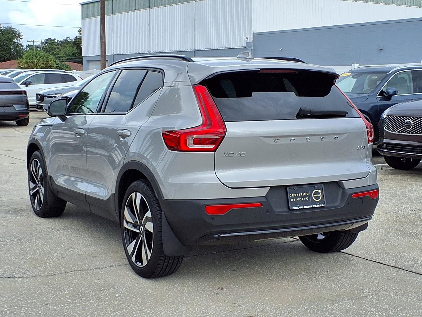 Certified 2025 Volvo XC40 B5 Ultra AWD/4WD image 5