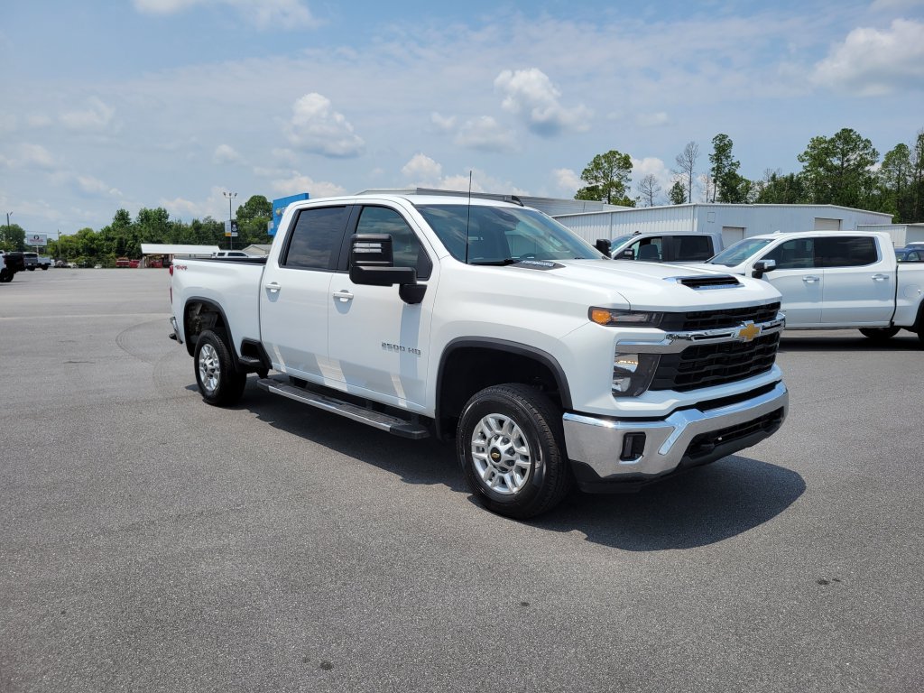 Used 2025 Chevrolet Silverado 2500 LT w/ Convenience Package AWD/4WD image 8