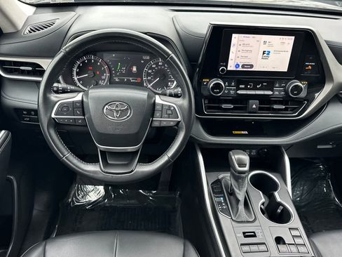 Used 2024 Toyota Highlander XLE image 15