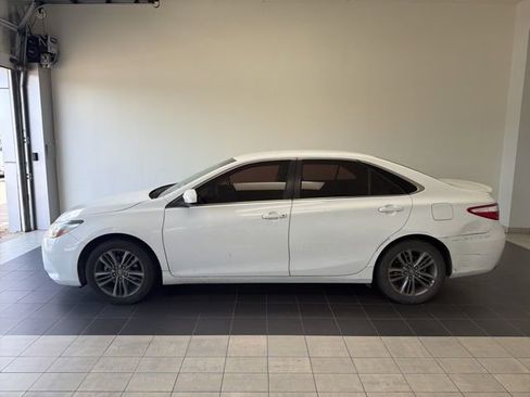 Used 2017 Toyota Camry SE image 5