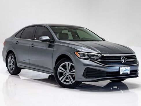 Used 2024 Volkswagen Jetta SE FWD image 6