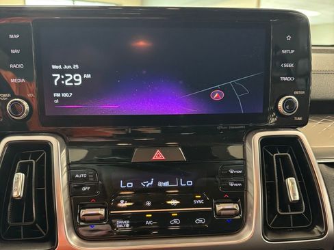 Used 2023 Kia Sorento EX image 16