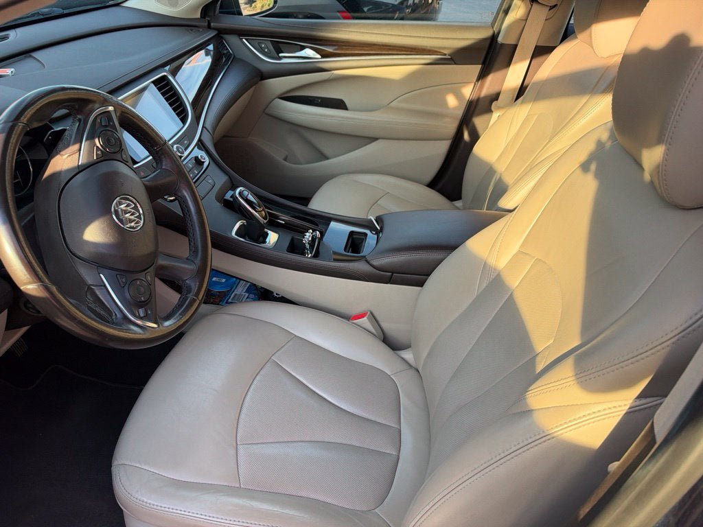 Used 2017 Buick LaCrosse Essence FWD image 10