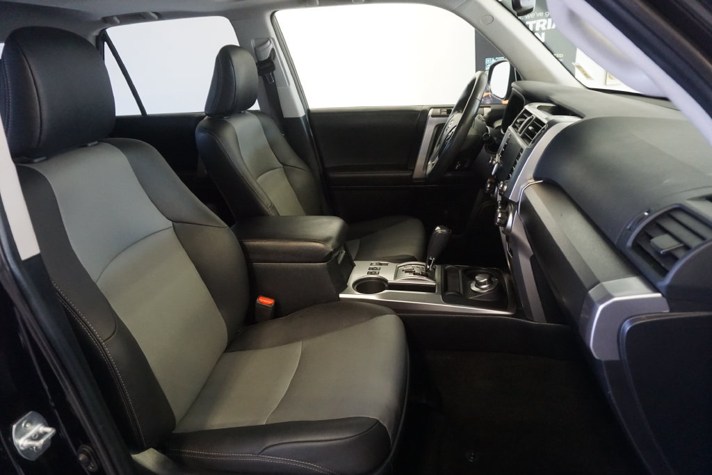 Used 2021 Toyota 4Runner SR5 Premium w/ Moonroof Package AWD/4WD image 26