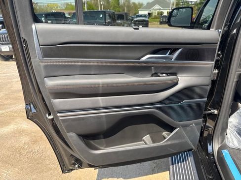New 2026 Jeep Grand Wagoneer Summit AWD/4WD image 30