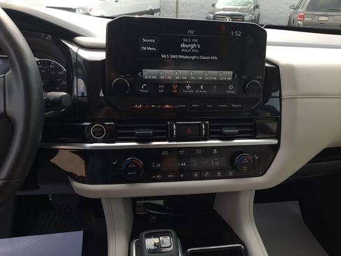 Certified 2024 Nissan Pathfinder SL image 19