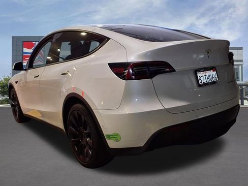 Used 2022 Tesla Model Y Long Range AWD/4WD image 3