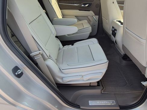 Used 2021 GMC Yukon Denali w/ Denali Premium Package AWD/4WD image 18