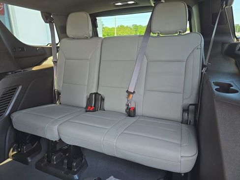 Certified 2022 GMC Yukon SLT w/ SLT Luxury Package RWD image 16
