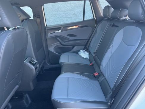 New 2026 Volkswagen Tiguan SE R-Line FWD image 22