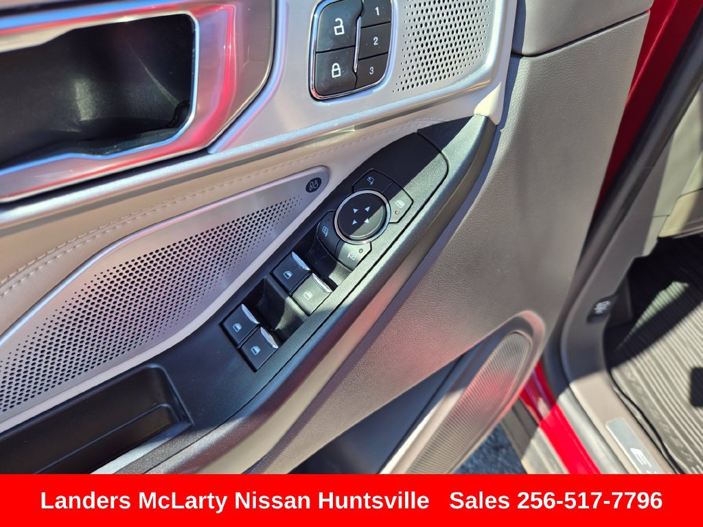 Used 2020 Ford Explorer Platinum w/ Premium Technology Package AWD/4WD image 24