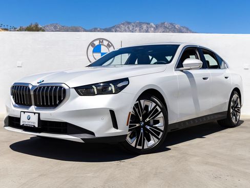 Used 2026 BMW 530i w/ Premium Package RWD image 8