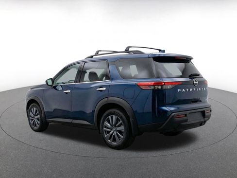 Used 2025 Nissan Pathfinder SV FWD image 7