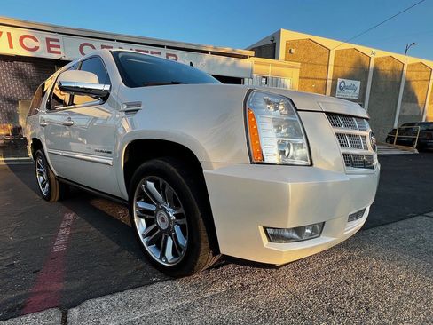 Used 2014 Cadillac Escalade Premium image 2