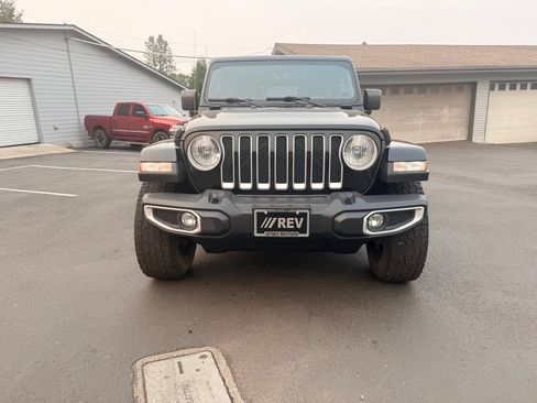 Used 2019 Jeep Wrangler Unlimited Sahara w/ Uconnect 4C Nav & Sound Group AWD/4WD image 8