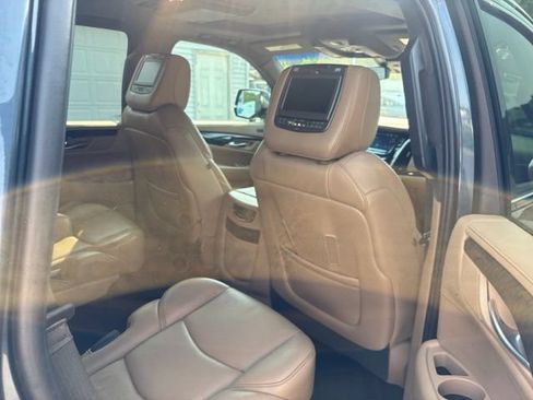 Used 2019 Cadillac Escalade Platinum AWD/4WD image 45