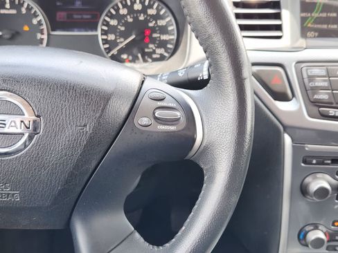 Used 2020 Nissan Pathfinder SL FWD image 28