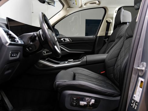 Used 2025 BMW X7 xDrive40i AWD/4WD image 4