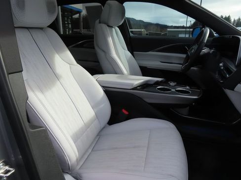 Used 2024 Cadillac Lyriq Luxury image 45