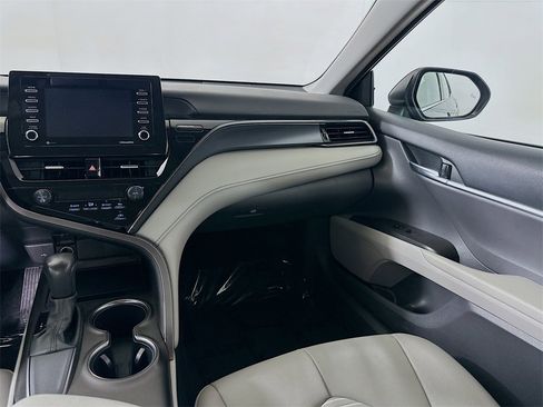 Used 2021 Toyota Camry SE image 19